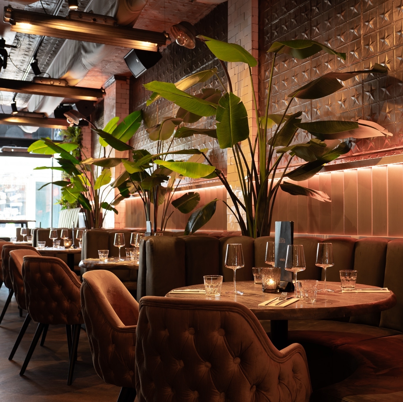 Whether it's an after work dinner or a romantic date, every corner of Steak Club Leidse is designed with care in every detail! Take a seat! β€οΈ